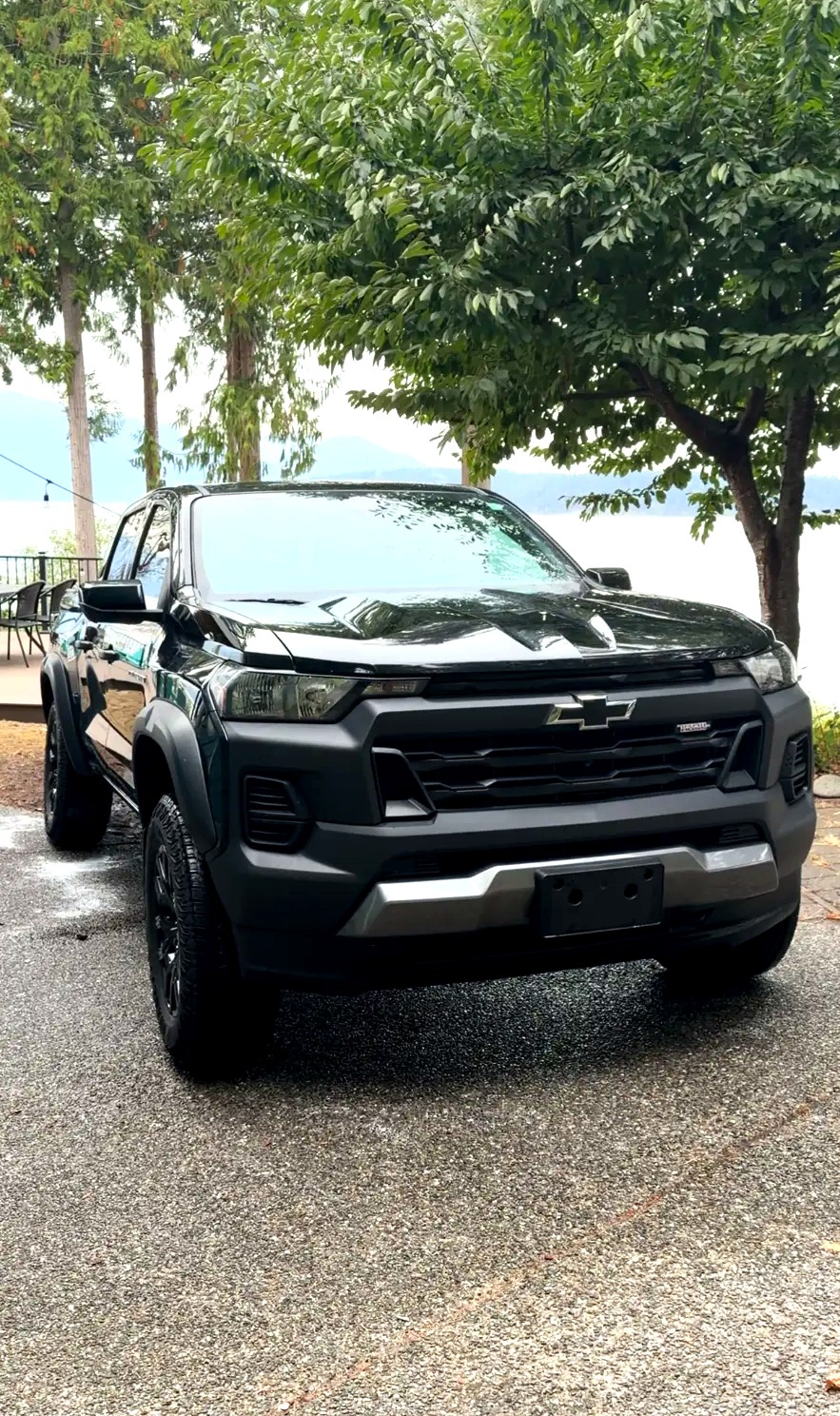 Clean Chevy Colorado with glossy black paint after an exterior detail