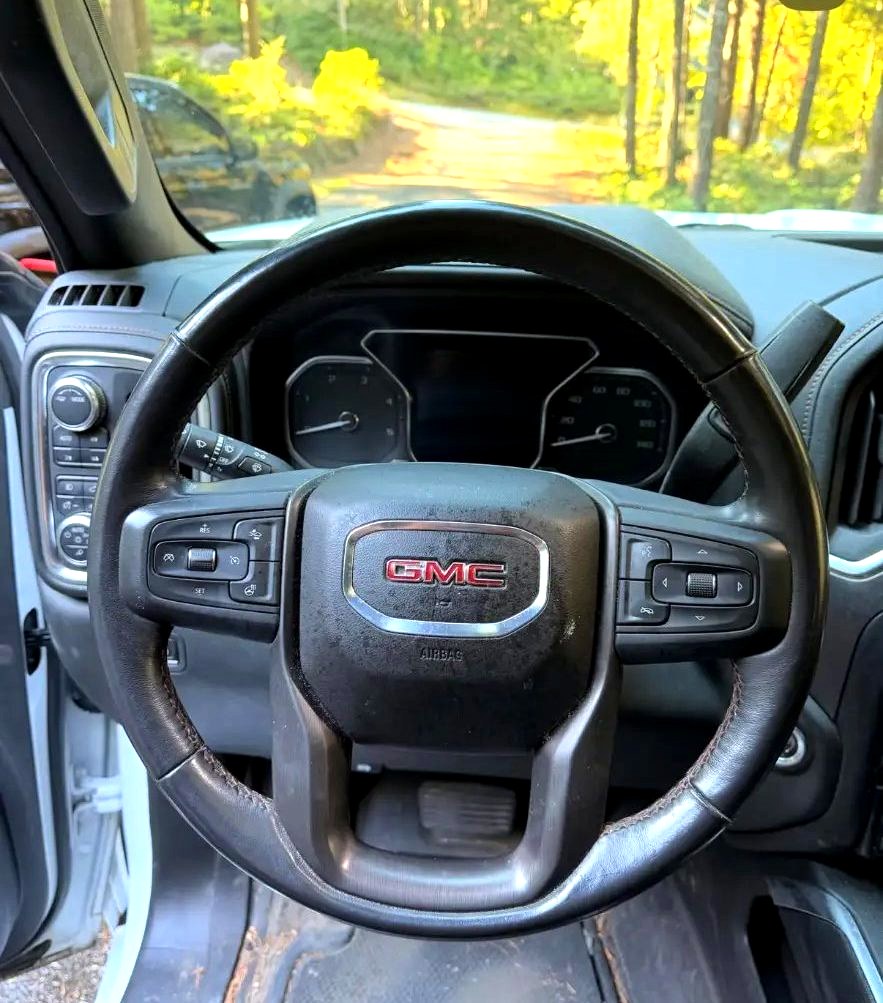 Before: Steering wheel, GMC Sierra AT4